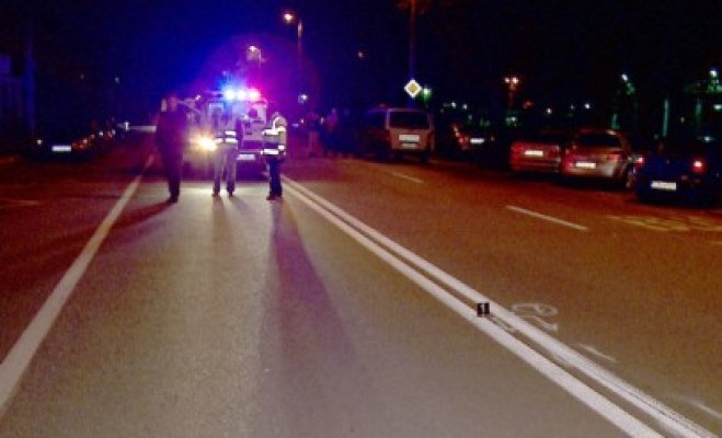 Accident rutier în Mamaia: s-a izbit cu maşina de un stâlp de iluminat şi s-a răsturnat